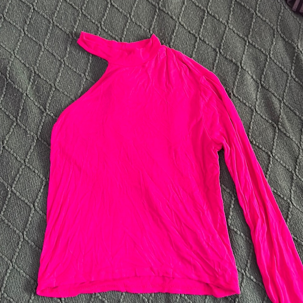 One shoulder shirt